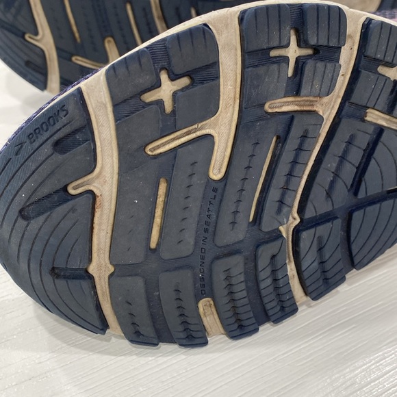 BROOKS RUNNING SHOES SIZE 8.5. Adrenaline gts 22 - Picture 6 of 12